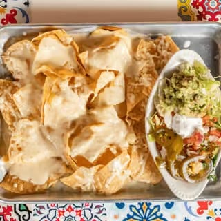 De Queso / Cheese Nachos.