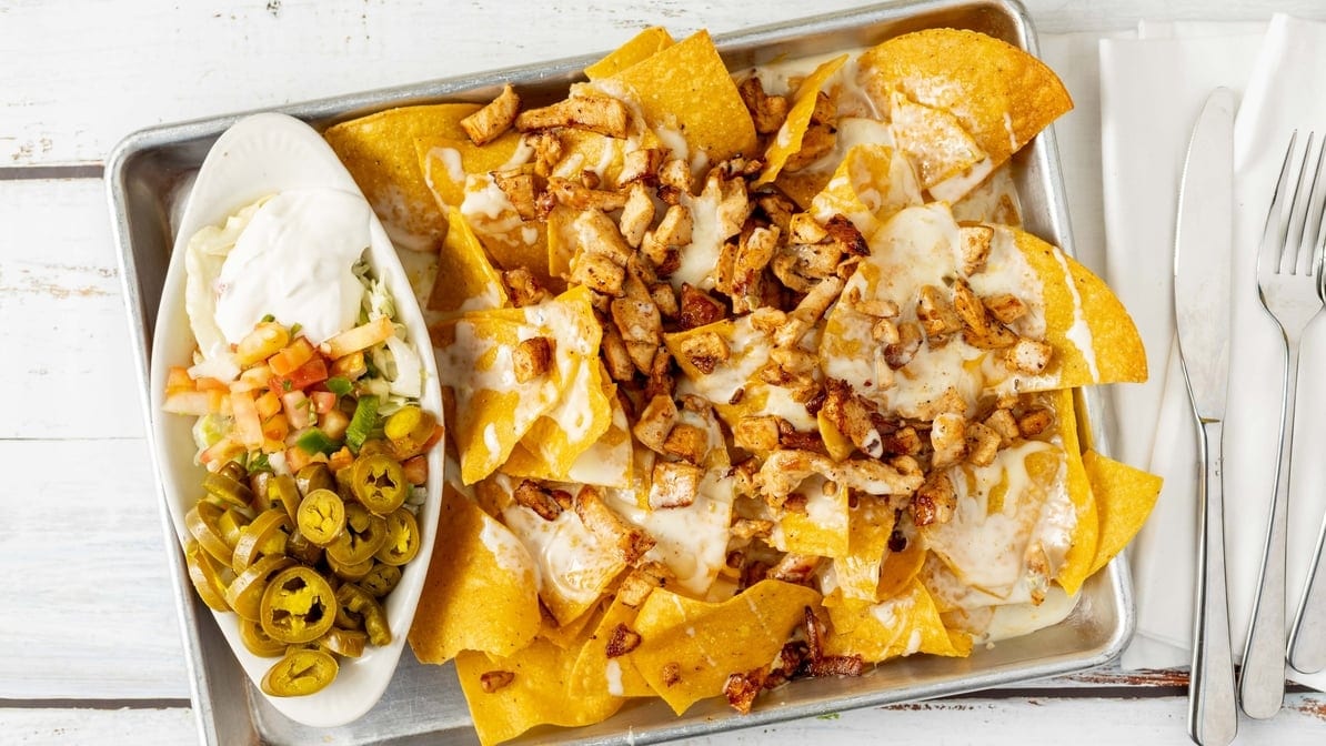 De Pollo / Chicken Nachos.